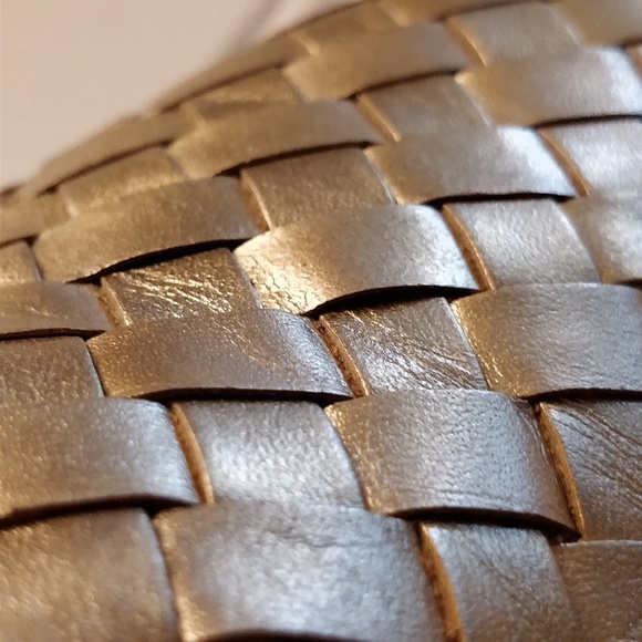 *Vintage* Connie gold woven leather flats - Picture 6 of 7